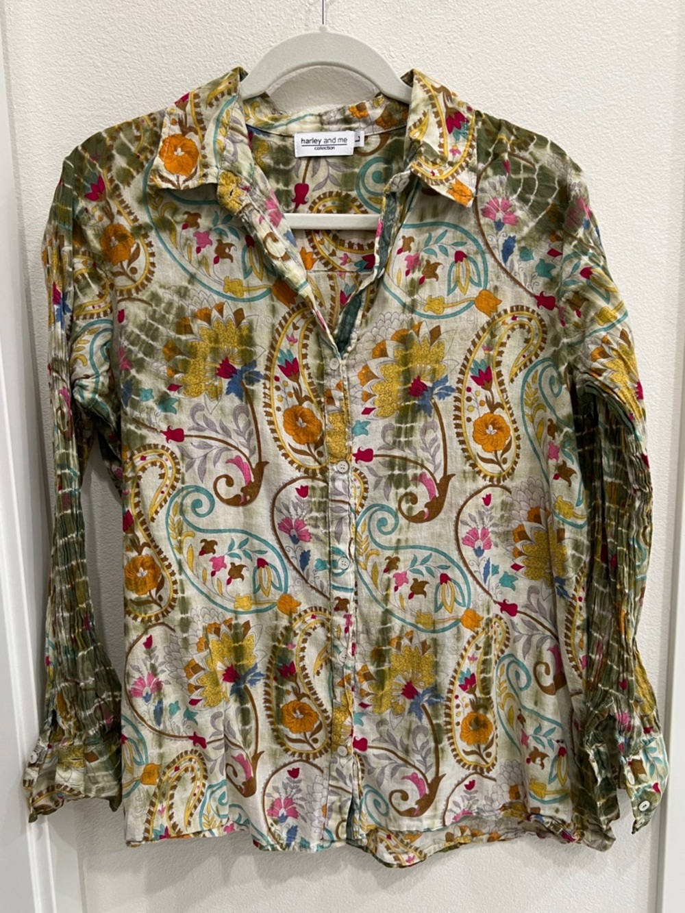 Women’s Multicolor Paisley Button-Up Shirt, size large